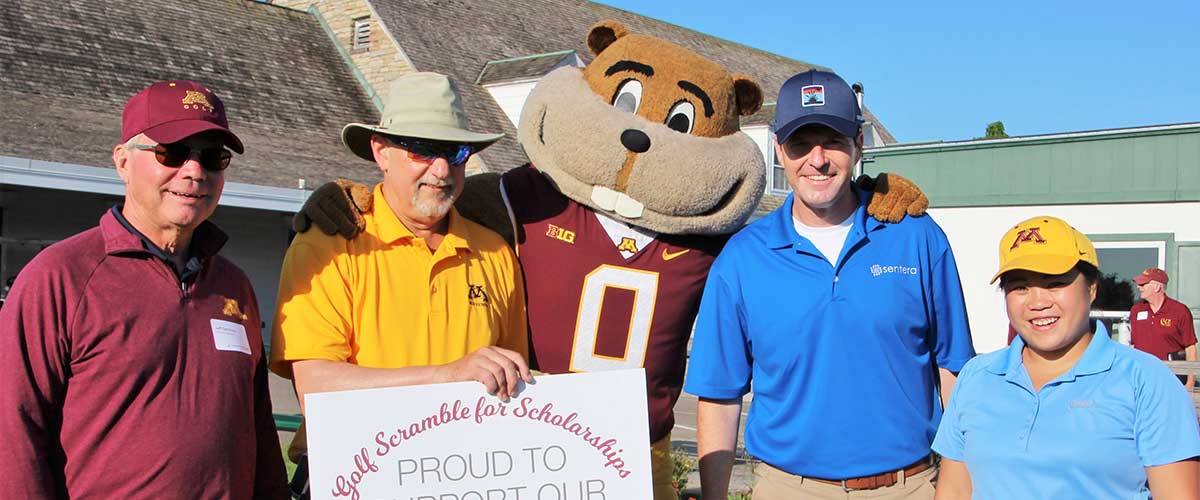  4 CFANS supporters stand with Goldy gopher