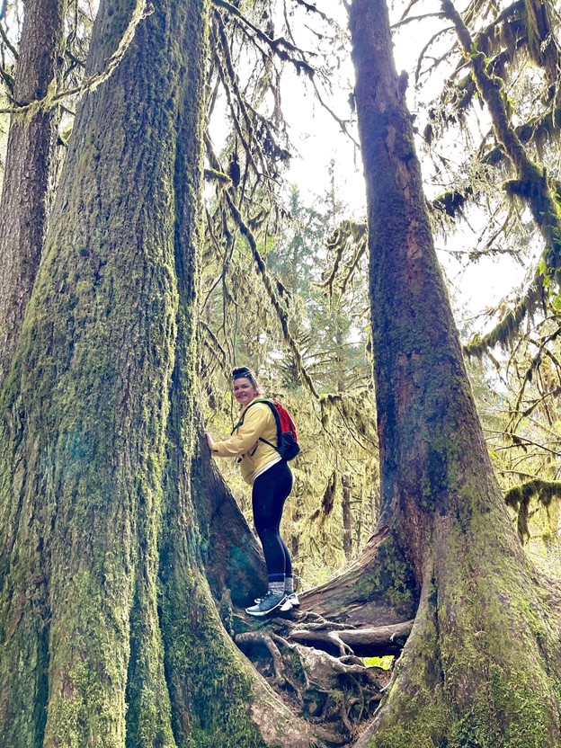 Kelly Martichuski by a large tree.